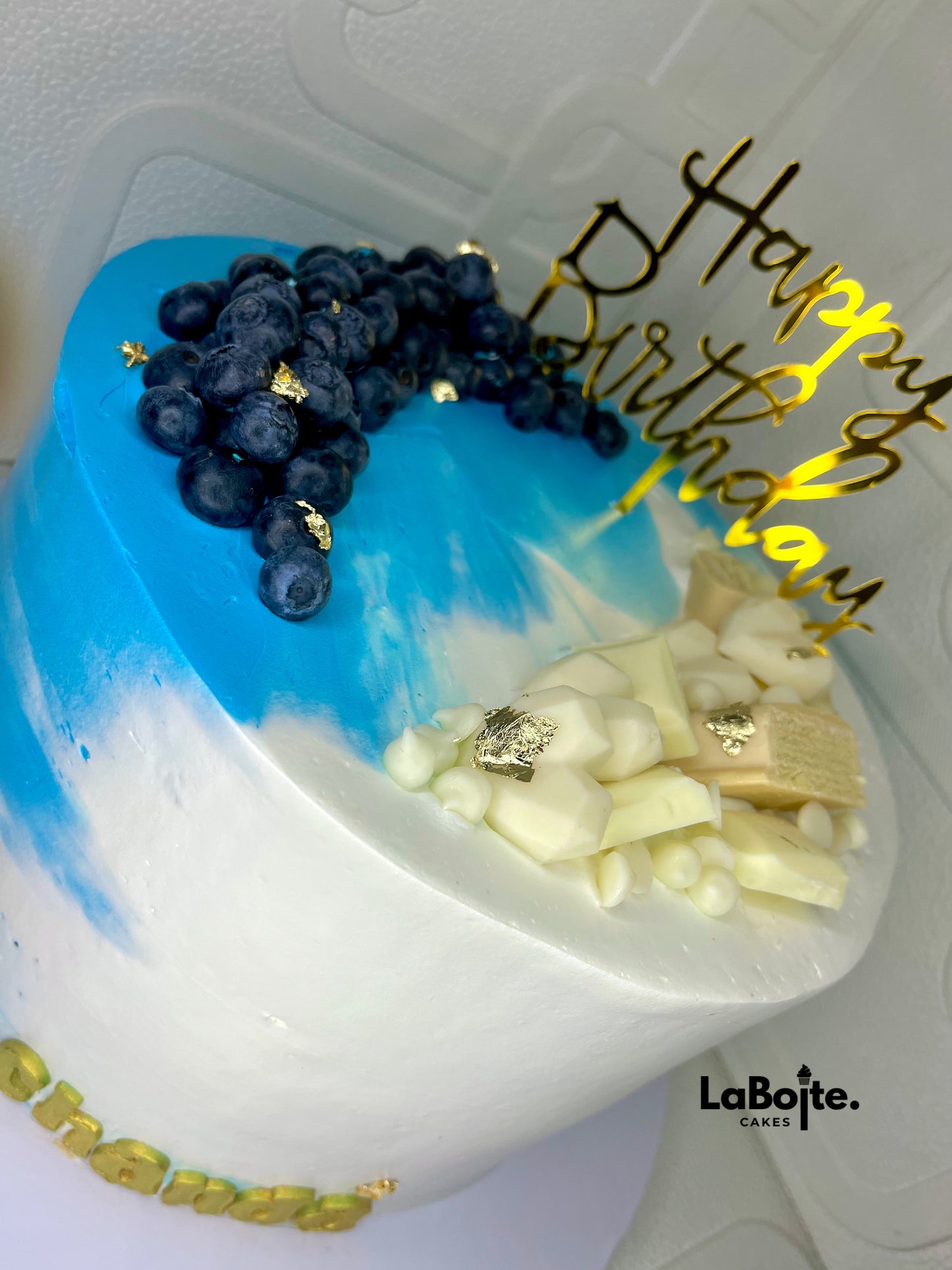 Two toned (blueberry + white choc)