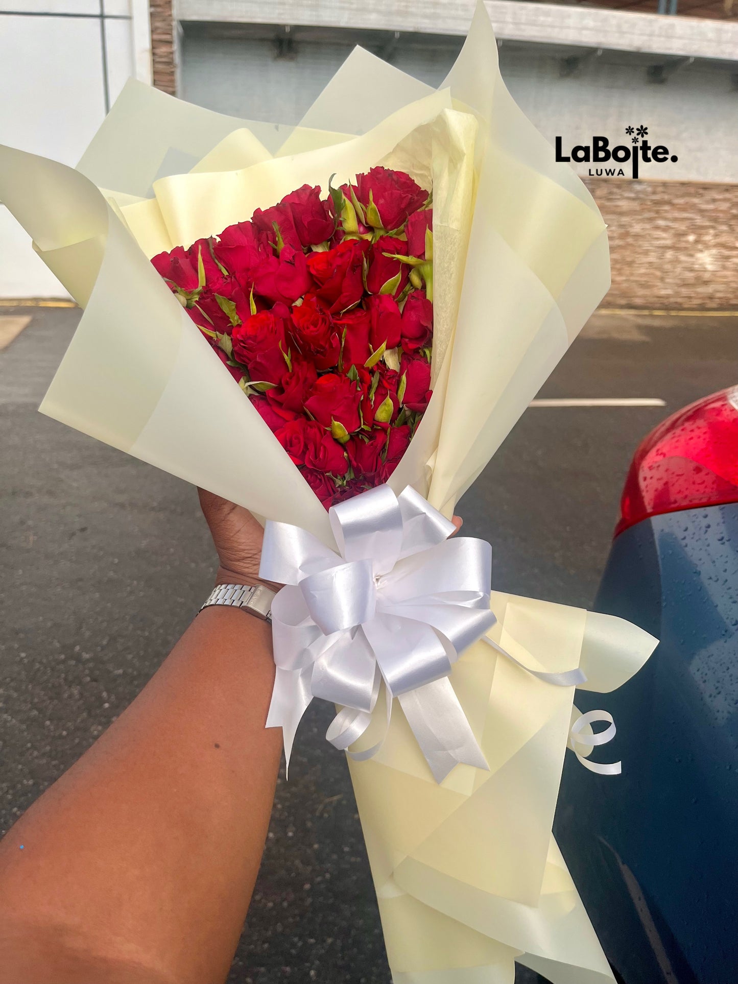 Classic flat red bouquet (20 stems)