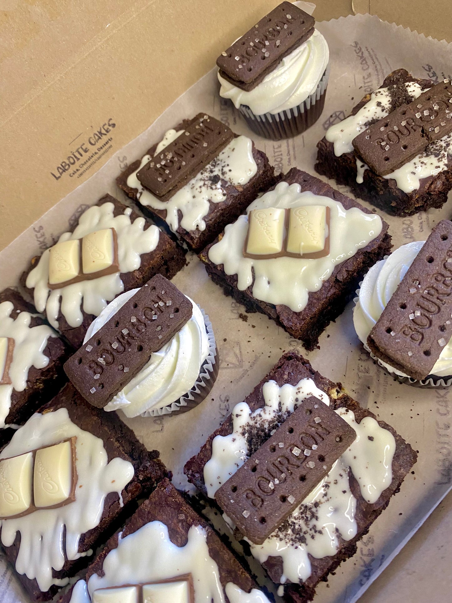 Brownie box + 3 Cuppies