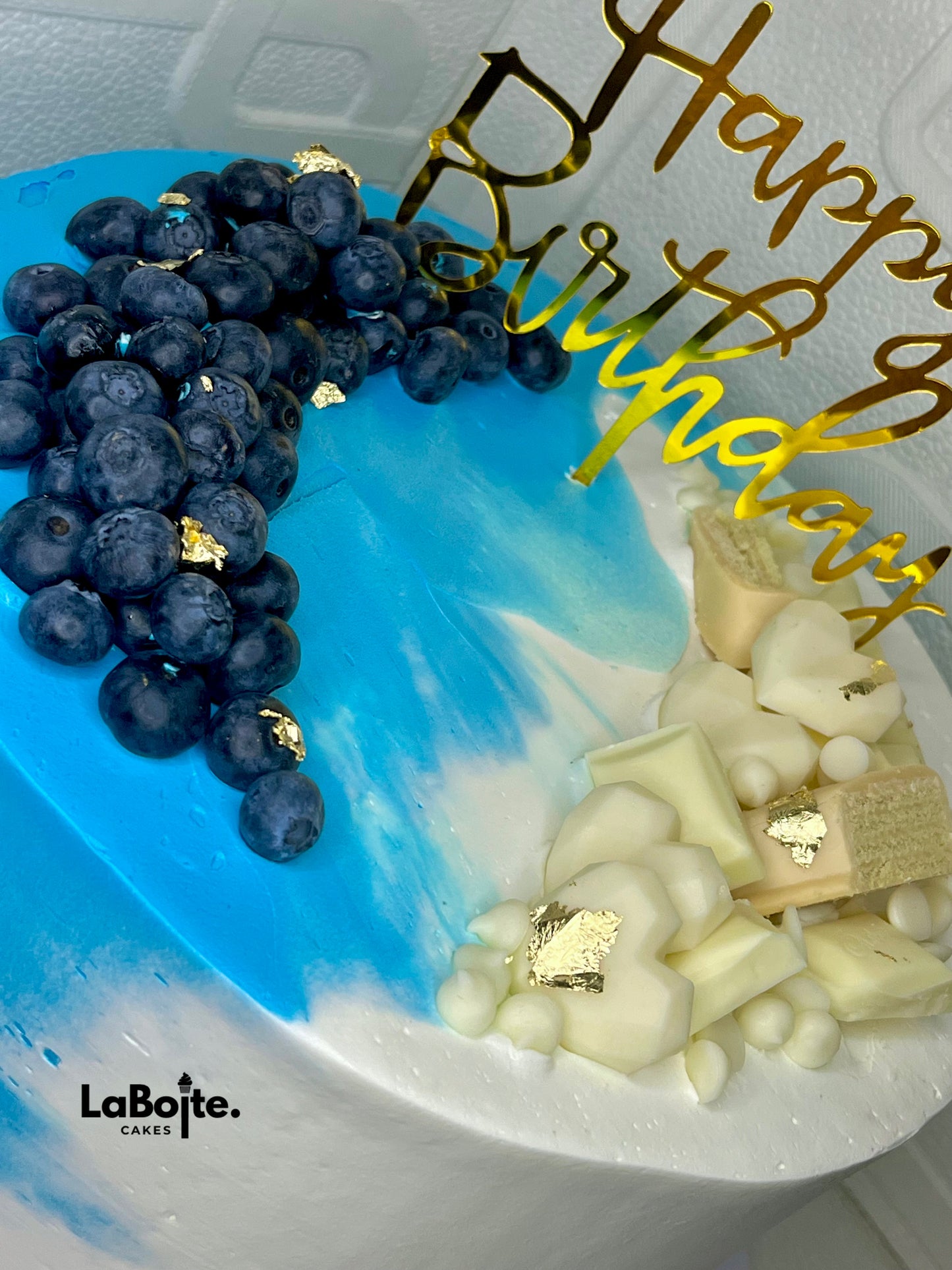 Two toned (blueberry + white choc)