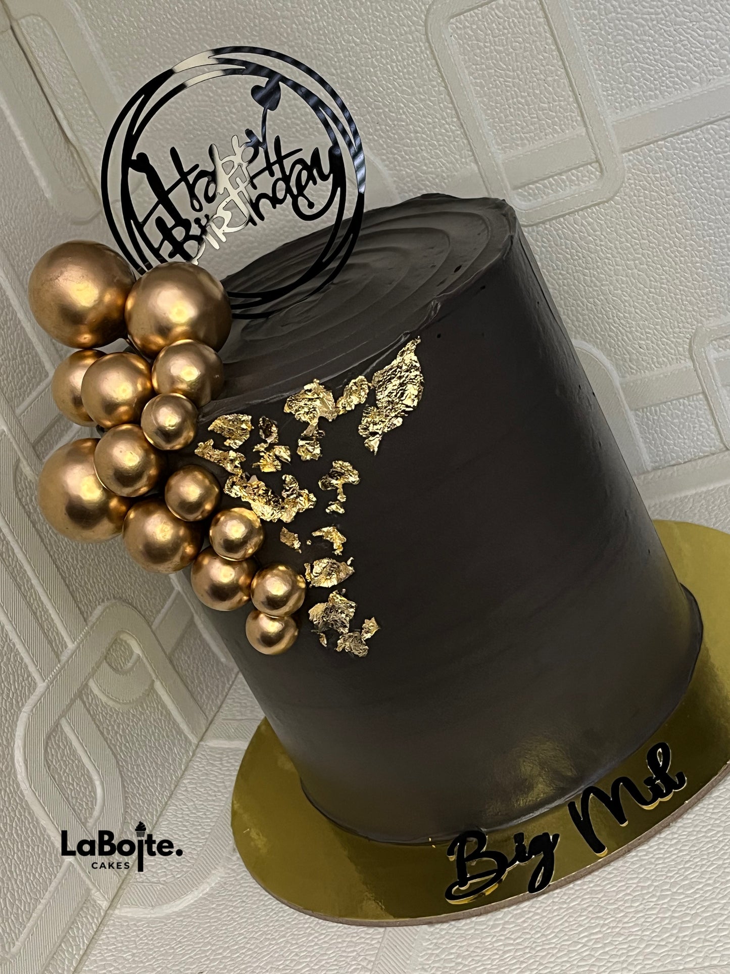 A black and gold affair