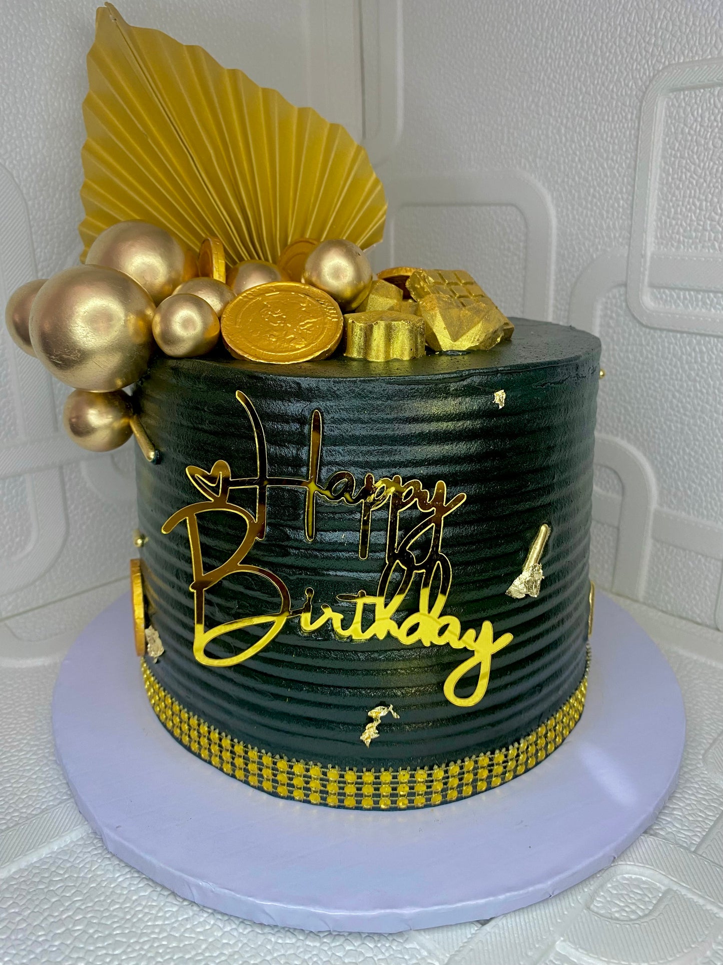 Black and Gold essence